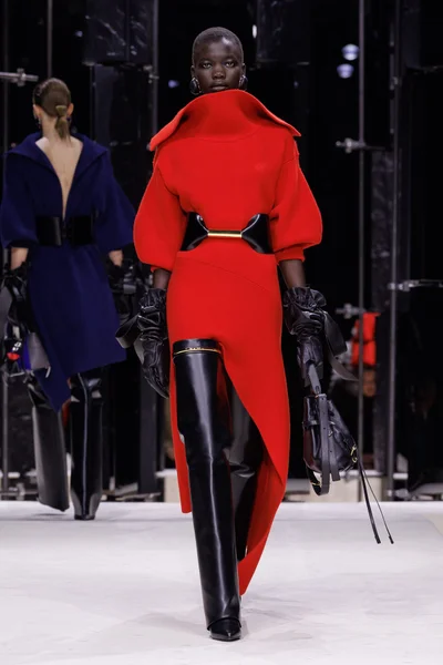 Look 32